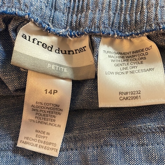 Beautiful baby blue capris! Very comfortable to wear any day - Picture 3 of 3